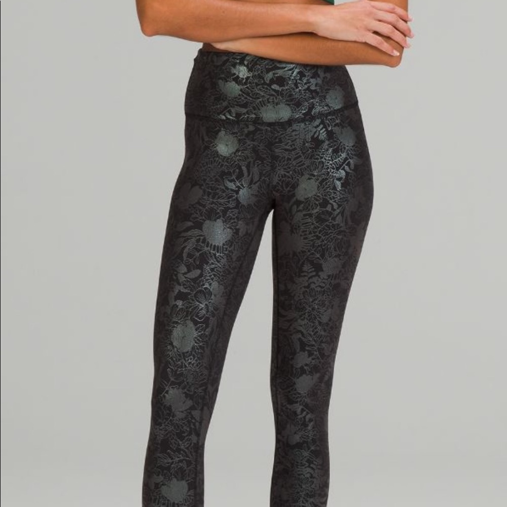 NWOT Lululemon Wunder Train  28” *FOIL leggings size 6